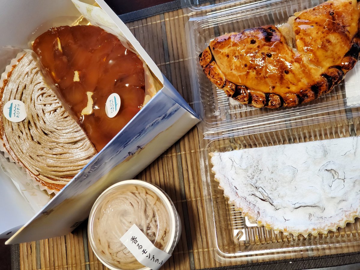 TSagiri's tweet photo. 先月末までひたすら好物を食べる贅沢をしていたので体重計に乗るのが怖い https://t.co/NzgqrNqmr2