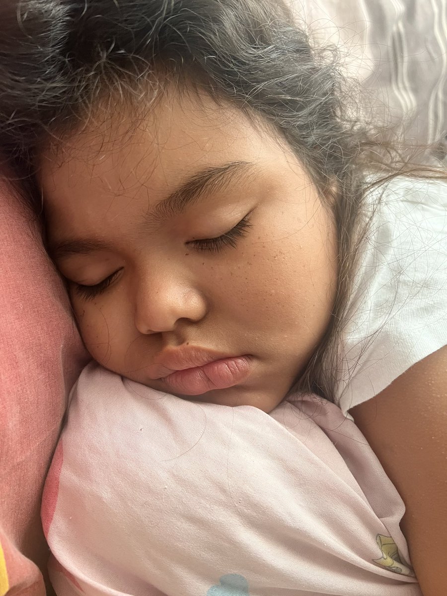 mariani87784922's tweet photo. Soy Mariana una guerrera, ya q mi cuerpo libra batallas muy duras a diario. Vivo con un diagnóstico complejo hidrocefalia, epilepsia, hemiparesia izq, pubertad precoz y estrabismo.
Cada una d estas condiciones requiere d gastos diarios ayuda
1$ suma
  https://t.co/TT0TD1uKpD https://t.co/5l2W5dT1sJ