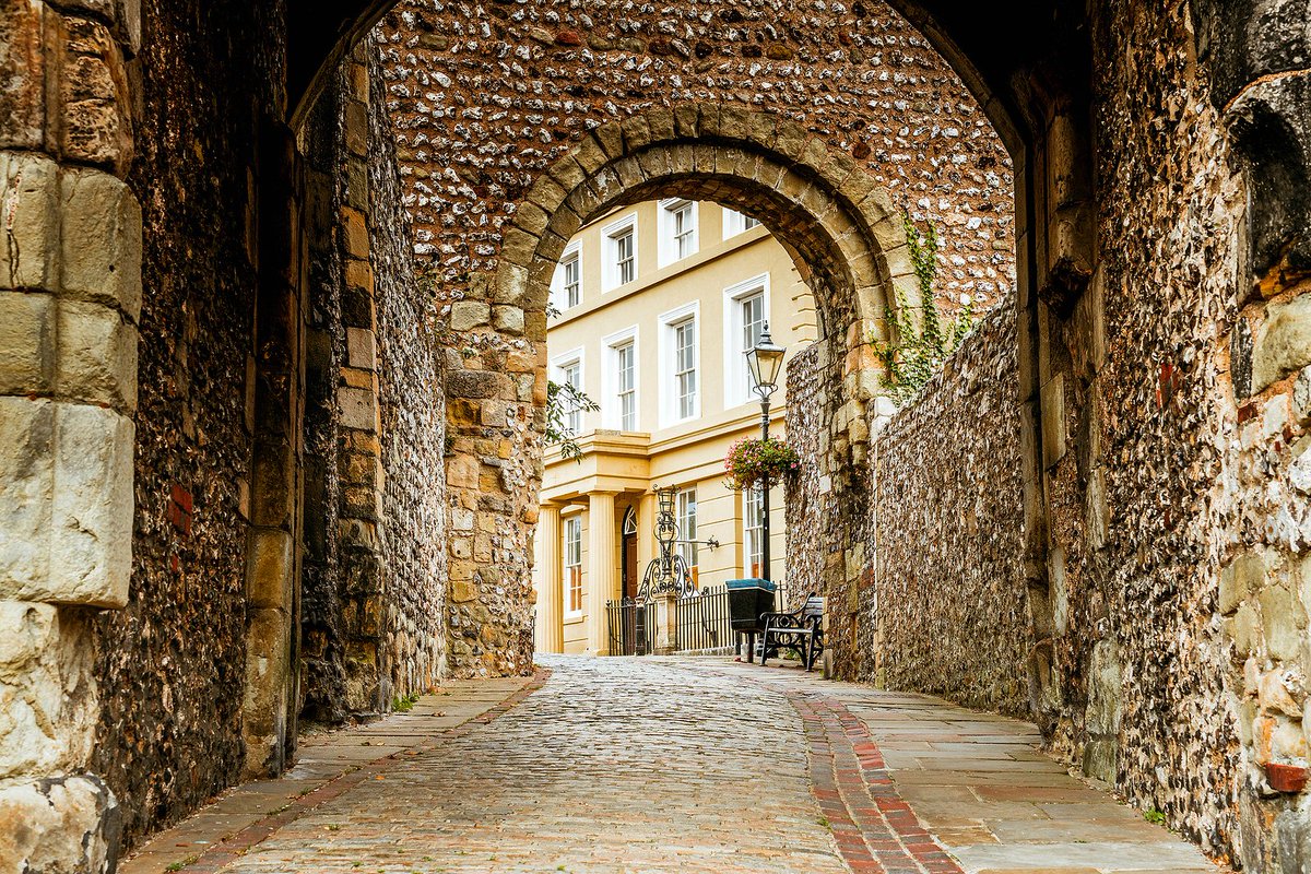 theguide_uk's tweet photo. Local Heroes: from sea swims to noodle soup, the founders of ultra-chic homeware store Freight HHG shepherd us expertly around their Sussex hometown of Lewes #lewes #eassussex https://t.co/sKLJhjV9Nd https://t.co/qUpOor2jIT