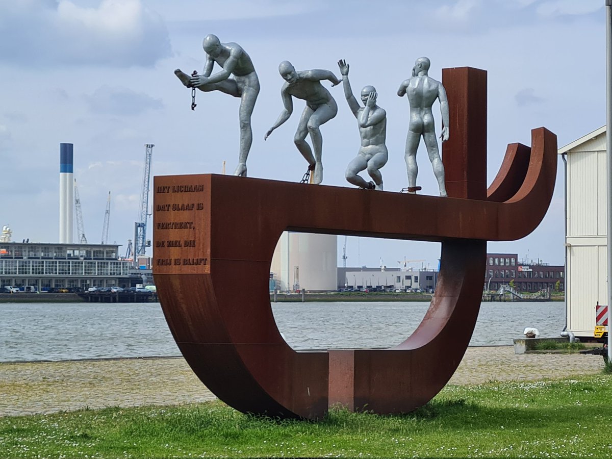 marian070249's tweet photo. KETIKOTI, afschaffing van de slavernij 1 juli 1863.
Dit is het monument  van de slavernij, waar vandaag even bij stilgestaan wordt. ... https://t.co/jcGkqLavJR