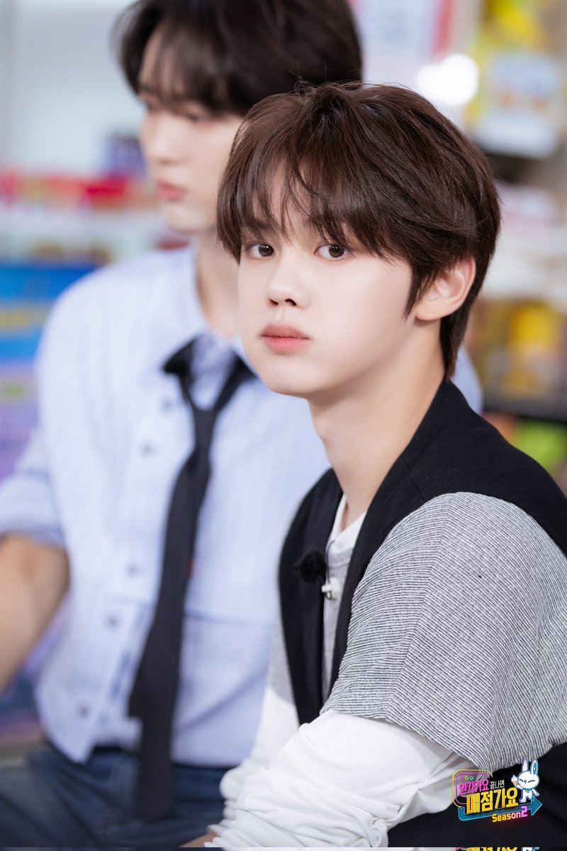 tissue0227's tweet photo. 이 사진 왜케 빵떡같이 나옴? ㄱㅇㅇ... https://t.co/X7zVpkTnXb