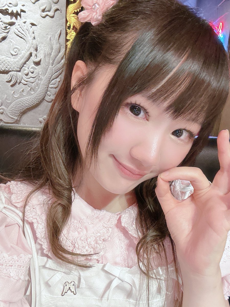 kanonshigure's tweet photo. 先ひとりで大戸屋の列に並んでたら、隣の知らないの女の子が「会いにKiTE!」をガチで歌って踊り始めて、気づいたら私が「俺ノーー‼️」って秒でコールぶち込んでた。

「えっ、iLiFERですか！？」って聞かれたんですけど、、。

すまん、違う。ただの発作。

条件反射だ。💦💦👉👈👌👌👌 https://t.co/pR0le9VcRR