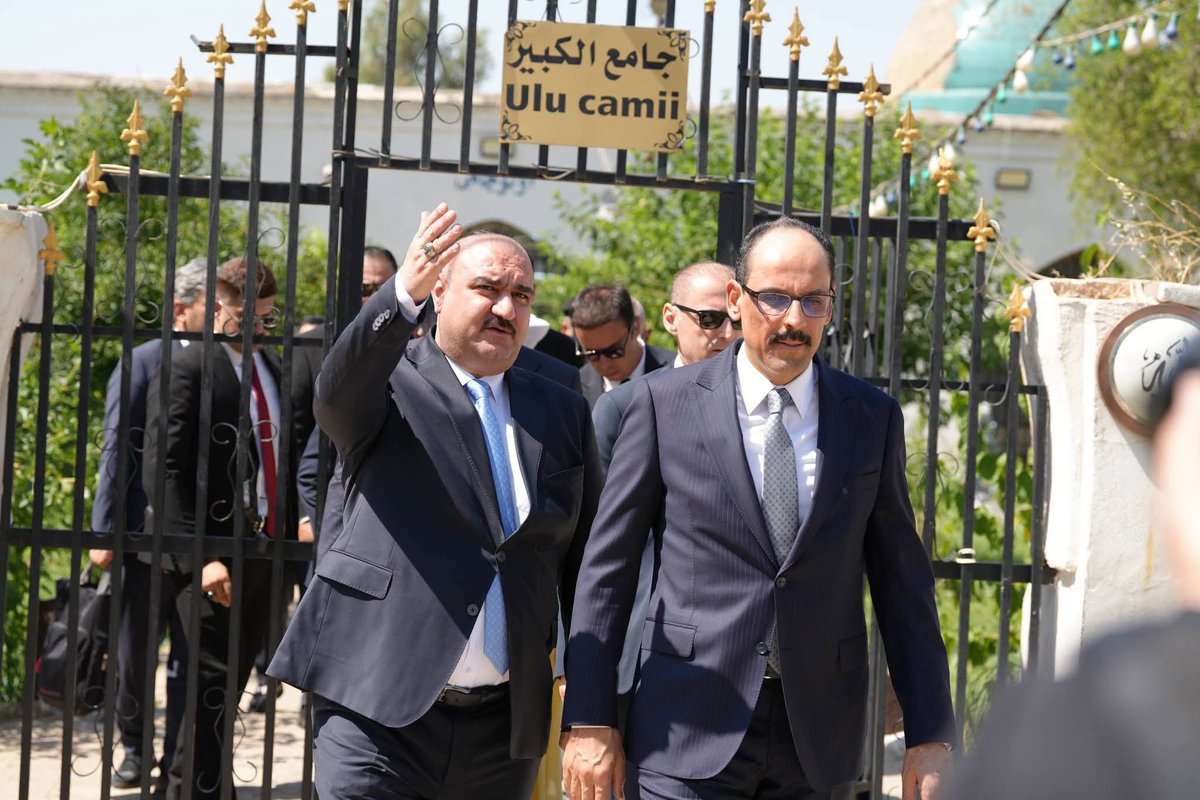llmkyll's tweet photo. Türk Millî İstihbarat Teşkilatı Başkanı Sayın İbrahim Kalın, Türkmeneli’nin başkenti Kerkük’te Irak Türklerinin tarihi Kerkük Kalesi’ni ve Türk Osmanlı Şehitliği’ni ziyaret etti. Ziyaret kapsamında kendisine Kerkük'ün Türk Valisi de eşlik etti. https://t.co/VnsjQl4f4j
