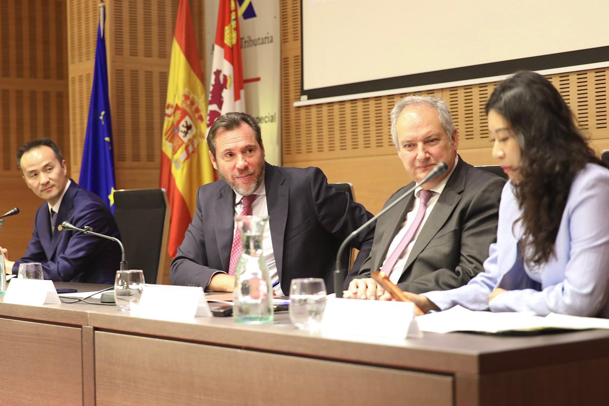oscar_puente_'s tweet photo. ¡Un día histórico!

Hace unos meses pude ver en persona la fábrica de Gotion en China. Hoy presentamos en Valladolid su proyecto de baterías para vehículos eléctricos, con una inversión de casi 1.000 M€ y miles de puestos de trabajo. https://t.co/NMBygxTTJ9