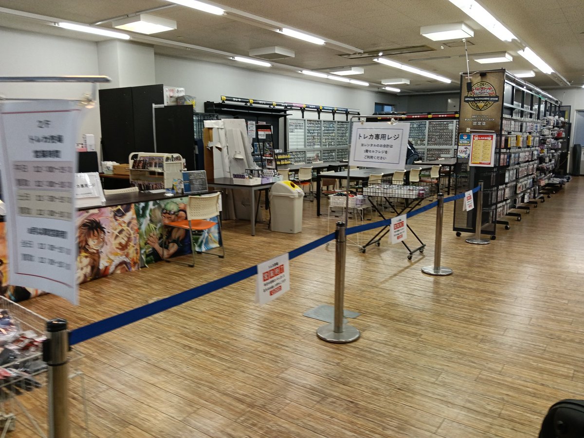 Agito_M's tweet photo. TSUTAYA上江別店のトレカコーナーがあっちいったりこっちいったりすごく短い期間でレイアウト変更されてて自動生成ダンジョンなのかと疑いがうまれてきた⋯
（誰かが問題をおこして隔離政策をせざるをえなくなった可能性も？笑） https://t.co/XZ3TVMq4h3