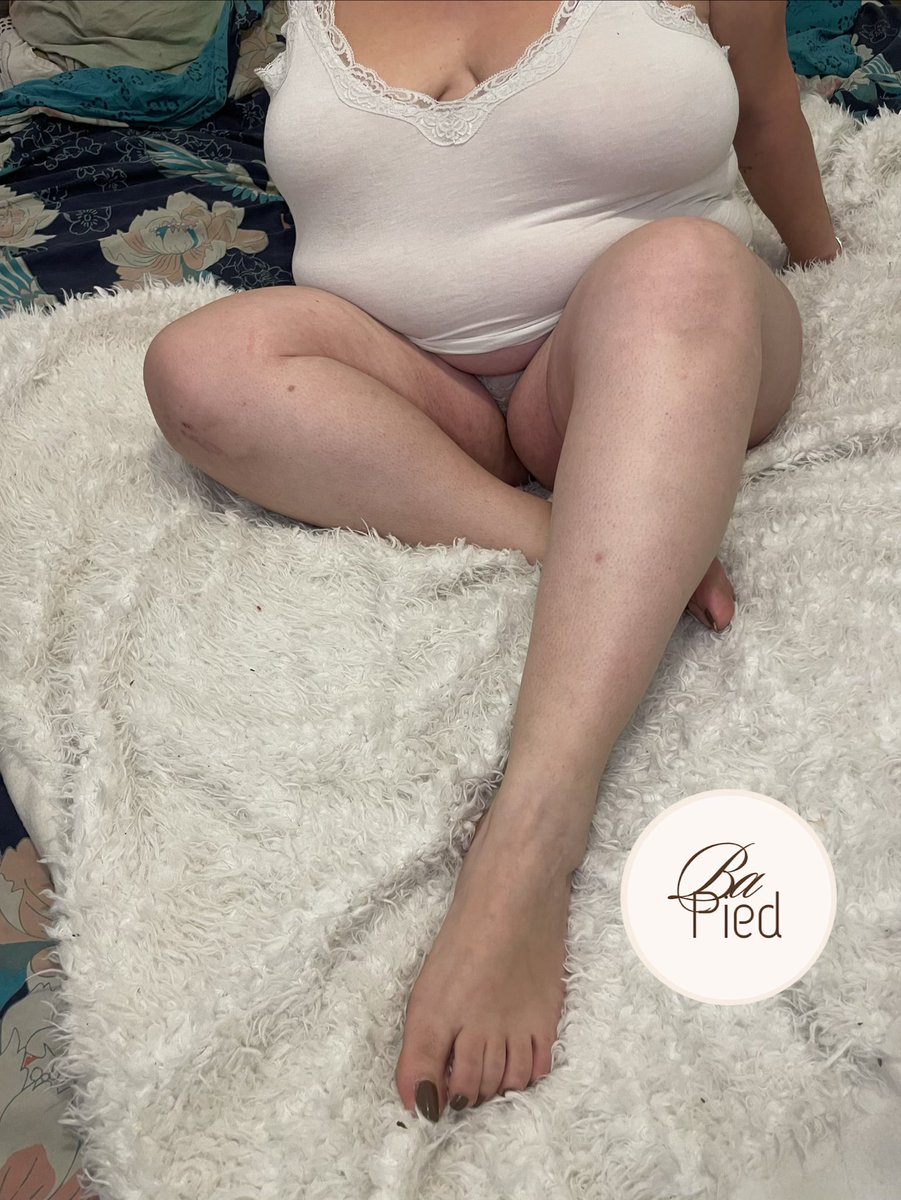Barbafeet2's tweet photo. Vous aimez mes formes 

#feet #bigtits #sein #sex https://t.co/OhKHkTmpKF