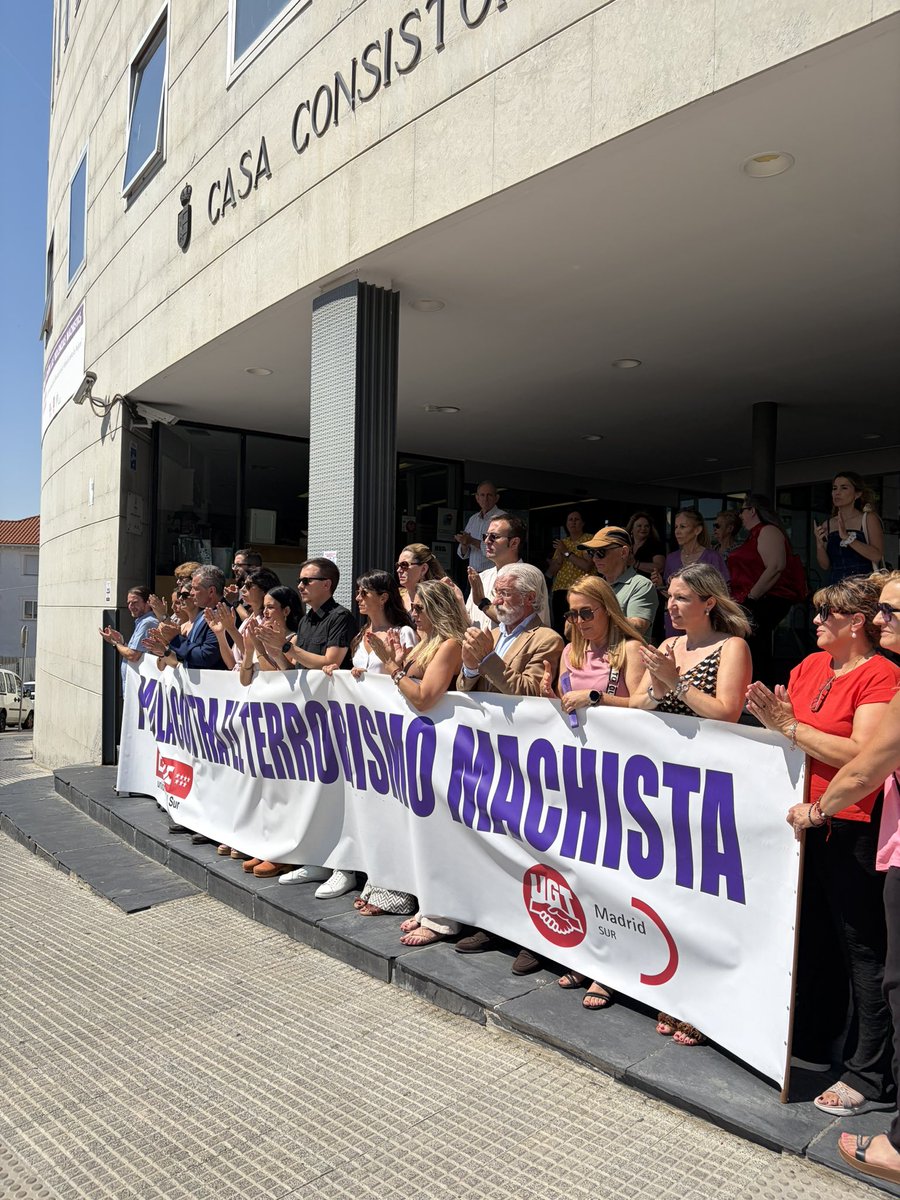Ramonjurado's tweet photo. 💜🫂Hoy hemos recibido en Parla a la ministra @_anaredondo_ para compartir una jornada marcada por el compromiso con la igualdad y la lucha contra la violencia machista.

Hemos rendido homenaje a nuestra vecina Cristina, hemos participado en el minuto de silencio por Ana, asesinada el pasado 27 de junio en Mairena, y hemos mostrado el trabajo que se desarrolla desde la Concejalía de Igualdad y programas como Conciliarte, que ayudan a muchas familias de nuestra ciudad.

Si se trata de violencia machista, no hay neutralidad posible. Solo el compromiso firme de las instituciones para proteger, prevenir y seguir avanzando en igualdad.