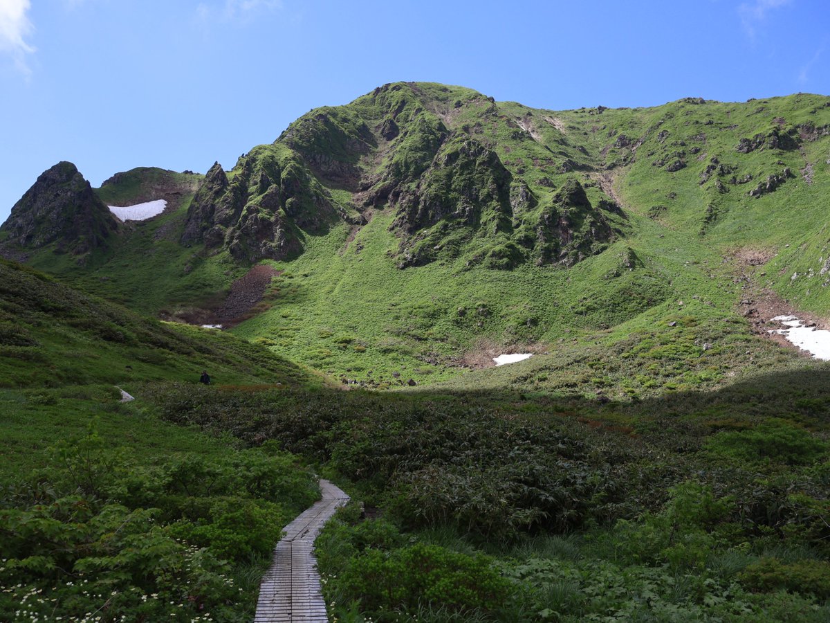nonko0133's tweet photo. 秋田駒ケ岳（ムーミン谷～男岳分岐～片倉岳～八合目バスターミナル③）
反省点はいっぱいあるけど、今回は地元の山岳会の方に適切なアドバイスをしていただいたことが、楽しく登山できた要因だと思います。感謝感謝！ https://t.co/S1bKVuayfN 
＃秋田駒ケ岳
＃ムーミン谷
＃チングルマ
＃ヒナザクラ https://t.co/ttparPNmbH