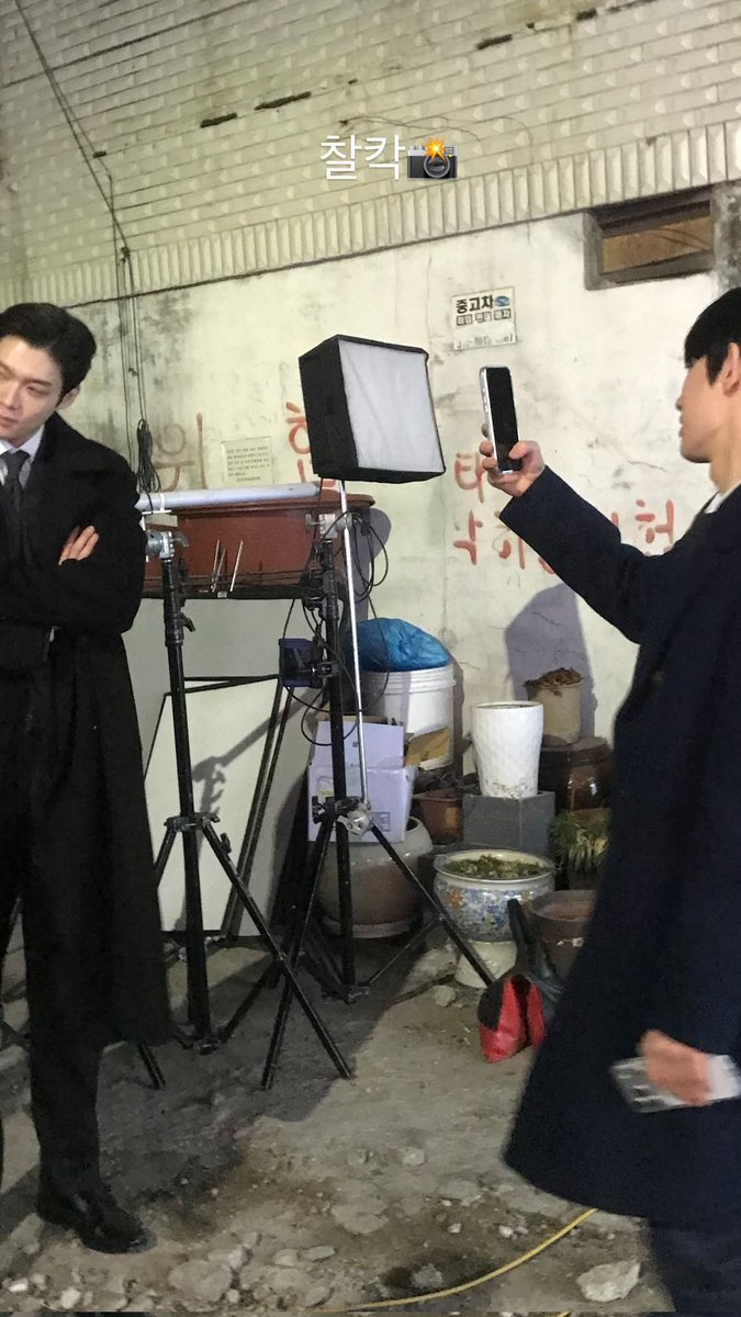 lurvbeee's tweet photo. They always post something similar. Are they trying to make a collection or what 🫠

The photographer.       The photo. https://t.co/YXlorWtwAC