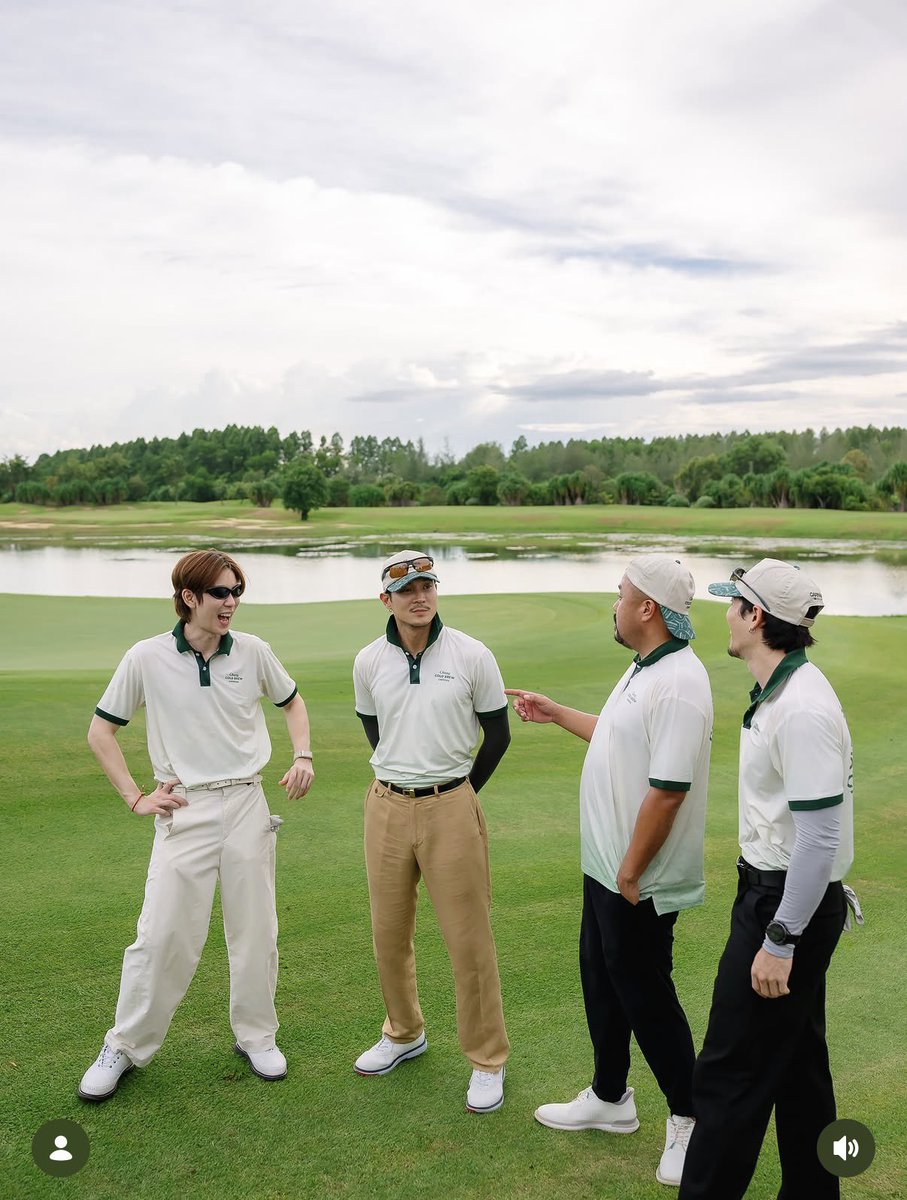 oumoumjaa's tweet photo. ได้เห็น2คนที่รักอยู่ในเฟรมเดียวกัน..Happy วันหวยแดก🤣🤣
TopTop จากคนที่เล่นgolf ไม่เป็นเลยแต่ไปเรียนจนมาได้ลงสนามกับเทพเซียน แล้วเปรมๆลูกหนูจะขาวไปไหนขาวสะTopTopเขิลเลย #perm_space https://t.co/6Mtpu5KbeN