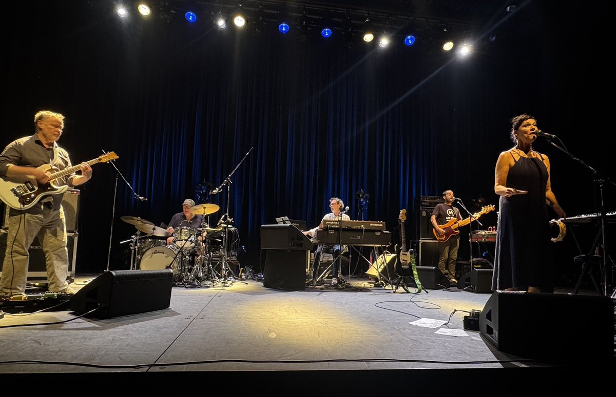 noname_records_'s tweet photo. Stereolab 来日ライブ 神田SQUARE HALL セトリ
#stereolab #setlist
ステレオラブ実に17年ぶり来日ライブは15年ぶり新作11thアルバムInstant Holograms on Metal Film からの8曲を中心とした93分15曲 https://t.co/i7g1st2XUc
