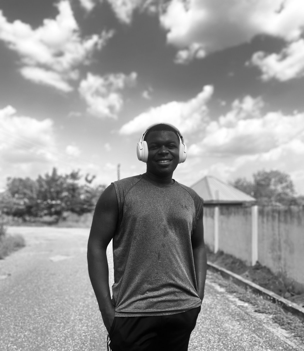AkosahAndrew's tweet photo. 🦋°•Every pain gives a lesson and every lesson changes a person..° https://t.co/FziOlAVwdK