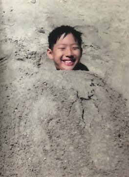 tasty_sessy's tweet photo. @@어릴때모래에묻힌?사진에서얼굴만떼온거같다

나 울어 쓰밸 ㅜㅠ https://t.co/JHSuwG1hI1
