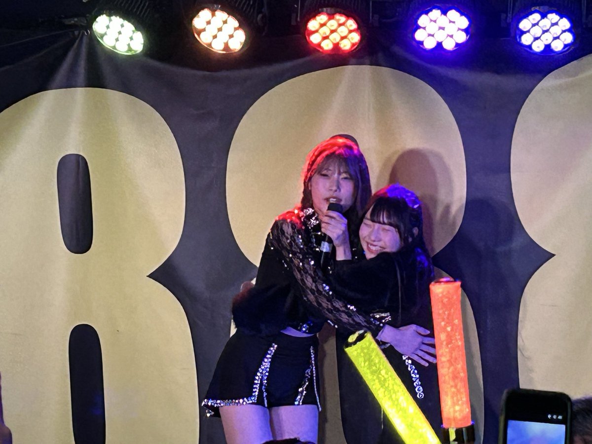 8904caov's tweet photo. 本日の現場は🈁
Lit★V かれん  in 888‼️
定期LIVE😆
メンバー紹介で明里ちゃんがいないことを実感しました。ゆきちゃんソロ頑張ったねー　次回も期待してます♪明里ちゃん製作のりとびTシャツ、欲しい🙇 https://t.co/BmOaIl2YyX
