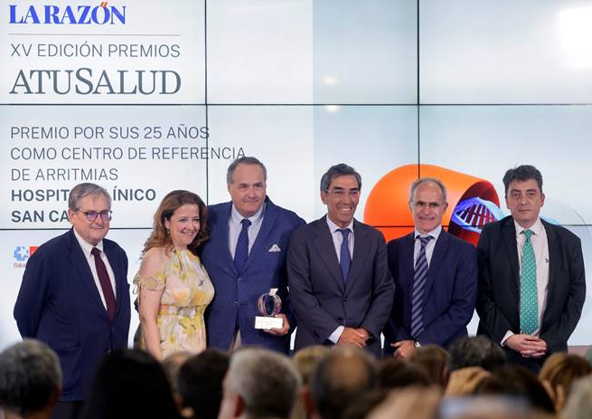 IIS_IdISSC's tweet photo. 🏥El HCSC premiado en los #PremiosATuSalud de @larazon_es por sus 25 años como referente en #arritmias

El galardón fue recogido por D. César Gómez Derch, D. Julián Pérez-Villacastín y D. Nicasio Pérez Castellano, en un acto presidido por Dña. Fátima Matute

Todxs #HacemosClínico https://t.co/osyuyubD9T