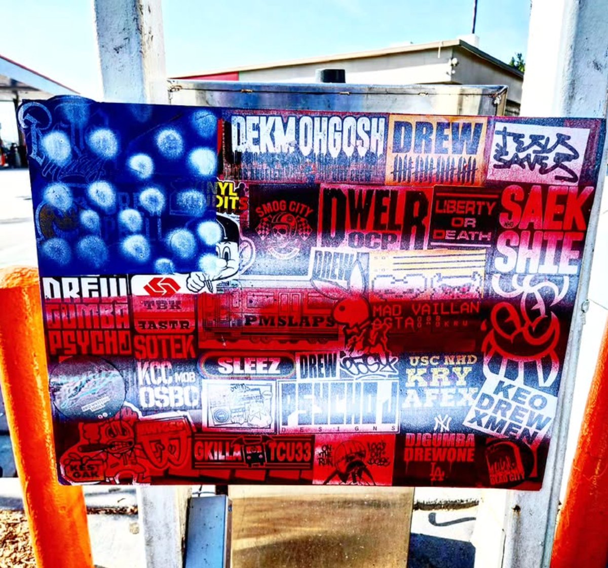 knivesoutz's tweet photo. Spotted in LA
KNVZ x DREW
#knvz #knivesoutz #knivesoutrecords #sticker #stickerart #stickerz #stickerculture #adhesivos #streetart #combo #stickers #losangeles #la #mkue #mq #zec #dannycortes #kestgak #kest #gak #drewone #drew #drew1 #infoe #otr https://t.co/jVZIkqoYcQ