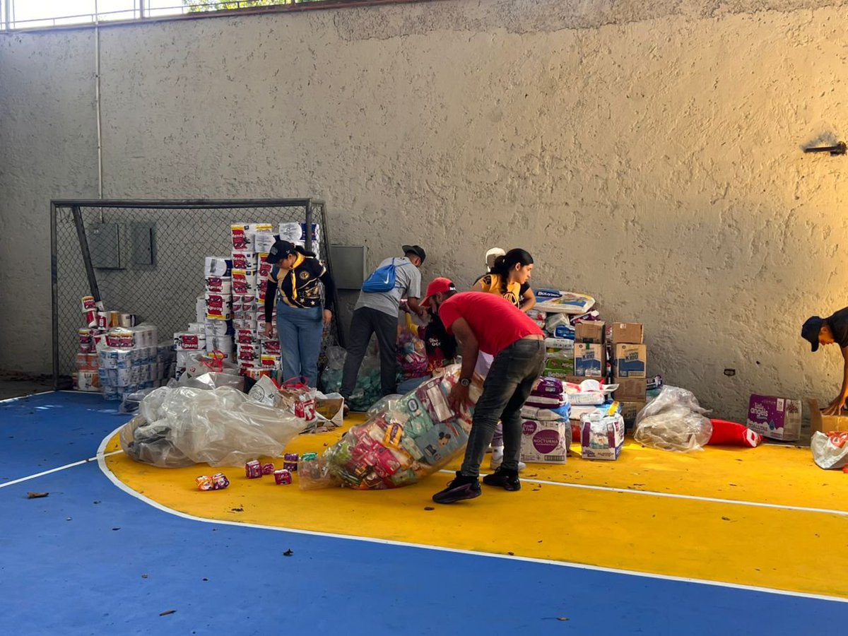 sibienbello's tweet photo. BUENOS DÍAS 01 DE JULIO 2026 ‼️‼️
REPORTE DE MIS PADRES: 

‼️SE NECESITAN AYUDA CON CARPAS, TOLDOS, COLCHONETAS, COBIJAS, SÁBANAS Y DEMÁS CON URGENCIA📌

NUESTRO CENTRO DE ACOPIO EN EL COLEGIO ADVENTISTA RICARDO GREENIDGE EN CARACAS EN EL PARAÍSO 📍 

https://t.co/oFaKEvdxdB 

Quien tenga la oportunidad de llevarlas sería una bendición, si las tiene y no sabe cómo hacerlas llegar contactenme para ir por ellas.

Y si estás afuera y deseas contribuir DEJO EN LAA FOTOS LAS CUENTAS DE BANCO Y EL ZELLE ‼️ pon tu descripción exactamente para que es y con muchísimo gusto lo hacemos real.

Gracias por su apoyo y aporte cada granito cuenta

POR FAVOR DIFUNDIR ‼️‼️‼️📌