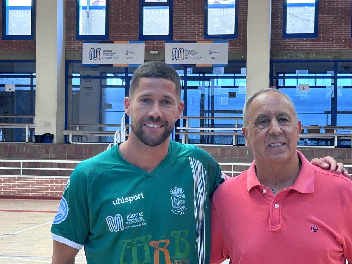 1mostolesfs's tweet photo. 💙FICHAJE💙
El más grande vuelve a casa!
La próxima temporada @17RaulCampos defenderá nuestra camiseta y lo hará con su número 1️⃣7️⃣.
Es un orgullo tenerle de vuelta y con su calidad y experiencia crecemos muchísimo.
La pista está contenta, Chorry ya está aquí!!!
#canteraazul https://t.co/Z5fThOpegv