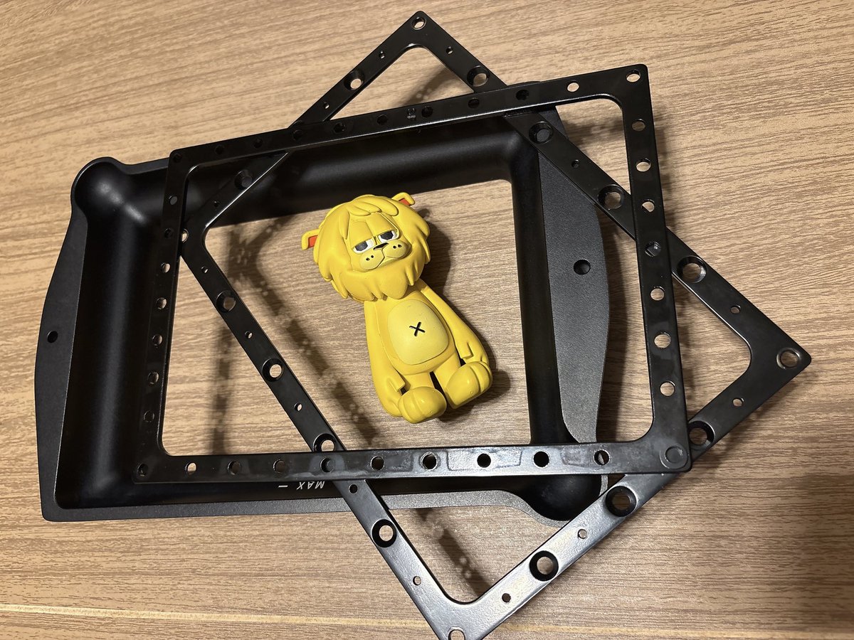 stein_studiolab's tweet photo. 試作品含め沢山印刷したので3Dプリンターのリリースフィルムを交換時期に来てしまいました！
初めてなのでちゃんと交換できるか不安だけど、出来るだけ沢山作る予定なので、フィルム交換頑張ってます🫠💦 https://t.co/jPjqgcm6Y2
