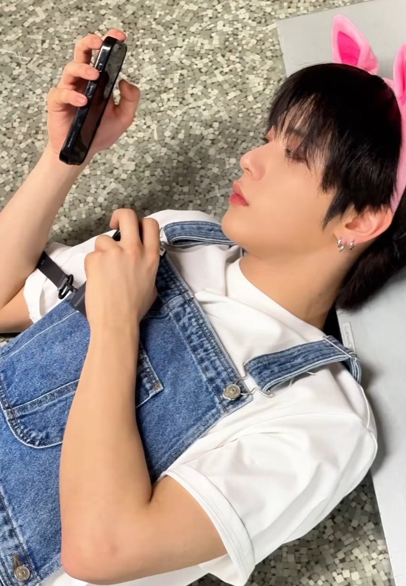 ts_810ii's tweet photo. 머리띠 쓰구 누워잇는거 존커…🫂💕 https://t.co/Ru1KSV163H