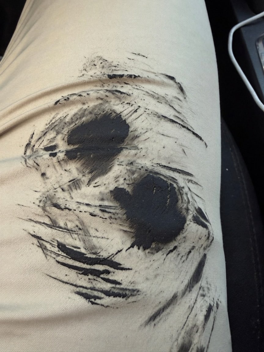BadBradMcC's tweet photo. Every time I wear my khakis https://t.co/5DqtJaFfQG