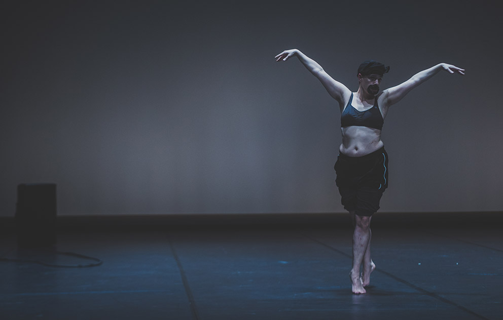 RevistaGodot's tweet photo. 🔴 𝐆𝐎𝐃𝐎𝐓 𝐃𝐀𝐍𝐙𝐀- 𝐕𝐀𝐂𝐀𝐛𝐮𝐫𝐫𝐚
"La danza es la hermana pobre y lesbiana de las artes". 

Charlamos con Andrea Quintana y Gena Baamonde (VACAburra), que llevan su 'O raro é que bailar sexa raro' a la Bienal de Artes Vivas de Pontevedra. 👇

🔗 https://t.co/DeiLL0J2ir https://t.co/8IPNE3RApY