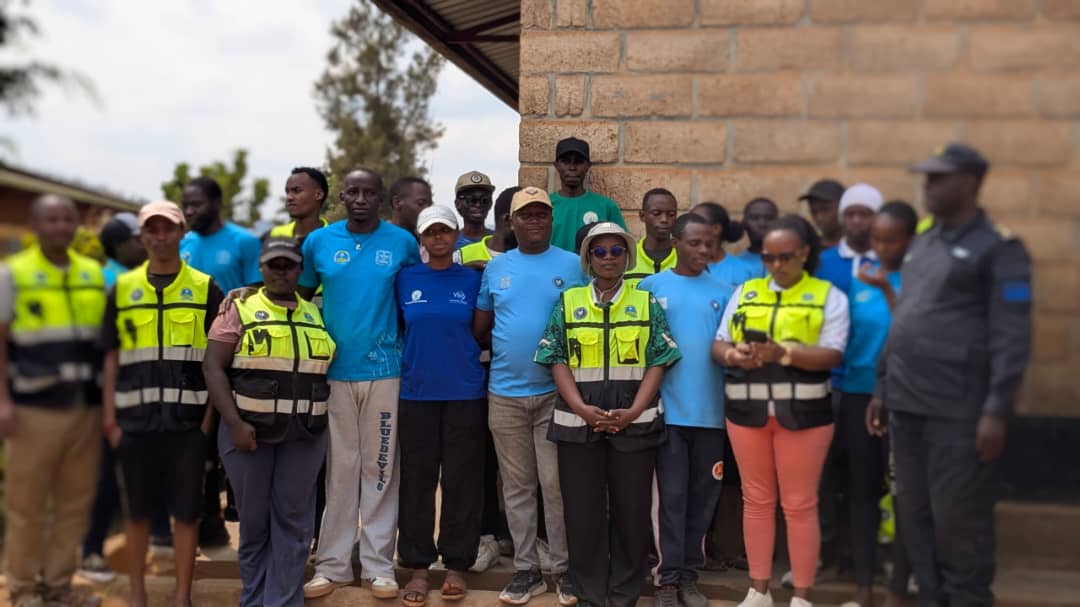 RYVCP_Gasabo's tweet photo. Muri @Gasabo_District , @Kinyinya_Sector , Akagari ka Gasharu, Umudugudu wa Rwankuba harimo harubakwa ibyumba by'amashuri. Uyu munsi @RwandaYouthVol1 twahakoreye umuganda wo gutunda amatafari. @RwandaLocalGov @Rwanda_Edu @Rwandapolice @CityofKigali @Kgl_Yvolunteers https://t.co/rqrKyKGrPb