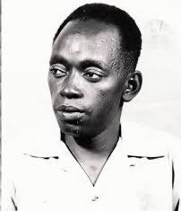 KabagambeI's tweet photo. MU BYABWIWE IMBAGA YARI MU NAMA YA UNITY CLUB IHERUTSE, HARI IBYO ITANGAZAMAKURU RITAHISE RIGEZA KU BANYARWANDA BOSE

Ku byerekeye Anastase Makuza, n' icyo Umukuru w' Igihugu yabivuzeho, bamwe mu batari mu nama twagiye tubibwirwa n' abari bayirimo, mu bipengere.

Yasobanuye ko impamvu atari ugukemura ikibazo hagati y' abantu babiri, ahubwo mu buryo bwagutse yari agamije ko abagifite imyumvire itajyanye n' icyerekezo cy' uru Rwanda rushya bakwikosora bagakizwa mu bya politike!

Ubutumwa Perezida Kagame yatanze kuri iki kibazo cyo kwita Minisitiri Bizimana nyagasani, igihangangye, kubera ko bwari bugamije kwigisha n' abandi Banyarwanda baba bakigifite aho bari hose, kubutangariza u Rwanda njye nemera ko ari byo byiza cyane.

Kutabikora gutyo: 1. Byatuma ubutumwa butumvikana nk' uko bwatanzwe (risk). 2. Bidindiza urugamba rwo kwigisha benshi bashoboka, vuba, politike ikwiye, iyo itangazamakuru ritabisohoye (loss).

Ibyabwiwe Abantu bangana kuriya ntibiba bikiri ibanga. Cyane ko uwatanze ubutumwa yakoresheje imvugo iboneye bihagije, nk' uko asanzwe.

Nta mpamvu yo kugira ubwiru ibyavugiwe mu ruhame. Iyo noneho bikubiyemo amasomo y' ingyenzi ku Rwanda ajyanye no kubazwa inshingano (accountability), kubitangariza Abanyarwanda birushaho kuba ngombwa.

Umuturanyi wanjye Bernard Makuza si we ibi bireba, by' ibanze. Ahubwo ni Abanyarwanda bandi baba bakeneye aya masomo.

Murakoze cyane kunyumva🙏🏾