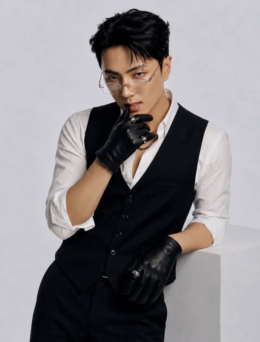 wonjaykeee's tweet photo. the big 4 https://t.co/PcvYiydUmX