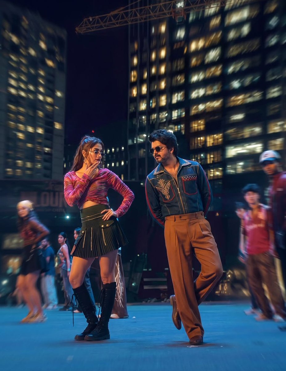 Jace_Millebe's tweet photo. Phaa paakave semmaya iruku 😭

Thalapathy &amp; Pooja pair! ❤️🔥 https://t.co/RsWJzRfqu1