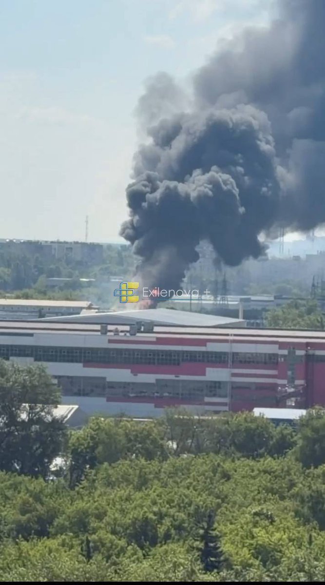 Maks_NAFO_FELLA's tweet photo. 🔥 Moscow Lyubertsy, a substation caught fire and part of the city was left without electricity. https://t.co/c4SXHCz2ne
