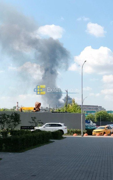 Maks_NAFO_FELLA's tweet photo. 🔥 Moscow Lyubertsy, a substation caught fire and part of the city was left without electricity. https://t.co/c4SXHCz2ne