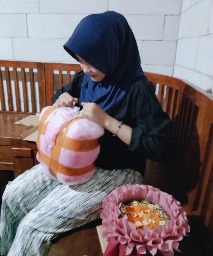 NurulMust22's tweet photo. Day 1 Dibeliin boneka suami temen 🤭🤫🤫

#binor #selingkuhan https://t.co/x0CuTBZu5t