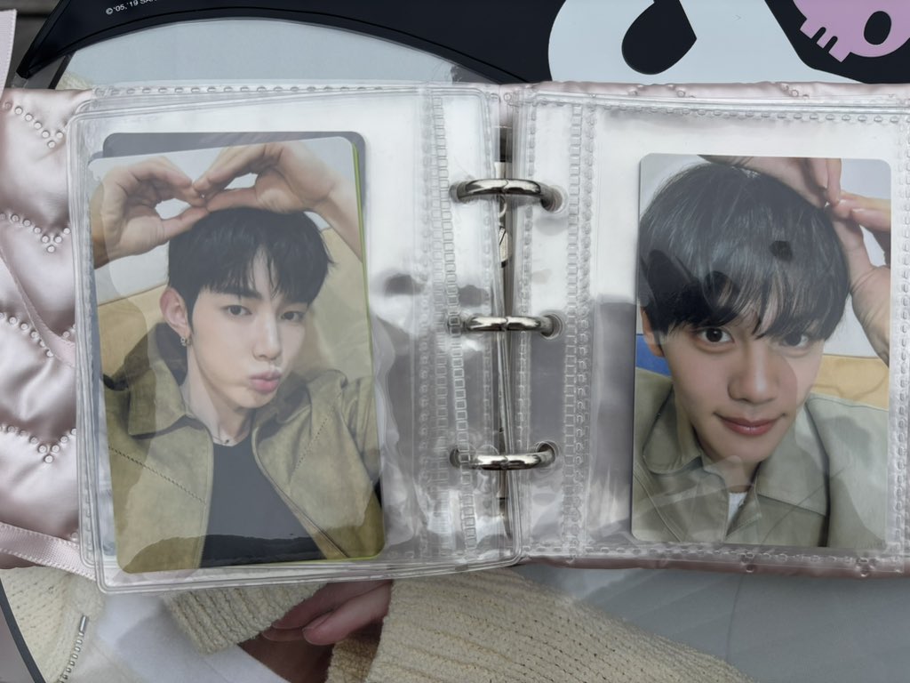 ro_miupt's tweet photo. AND2BLE アンダブル トレカ 交換
グッズ 購入特典 

譲）ハオ、ギュビン、リッキー
求）1枚目同種ユジン

本日(7/1)会場にて交換希望です✨️
お気軽にお声がけください🙇🏻 https://t.co/DWfFPoQZQk
