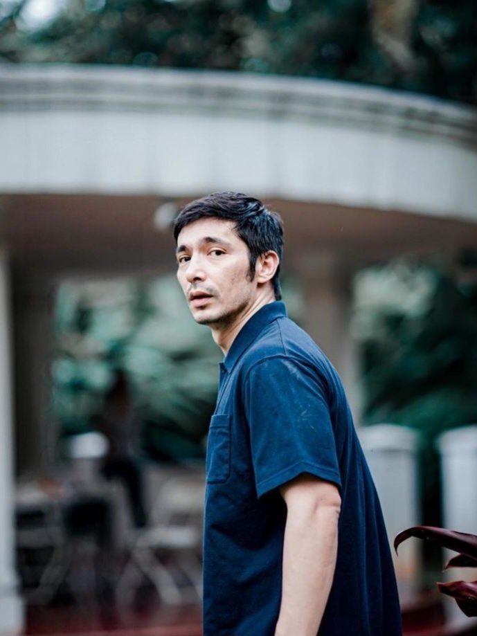 constellatite's tweet photo. Ketika Mas Abi dipepet sama brondong nggak dikenal yang nggak sengaja nemuin HPnya. https://t.co/6CtHI4nCd7