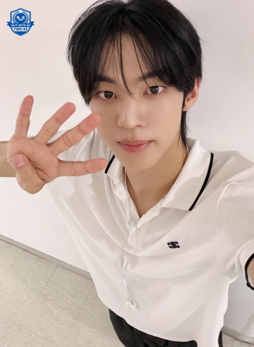 TWS_INTL's tweet photo. [42 MEMBERSHIP] 260701

[TWS:42] HAPPY BIRTHDAY 42 : JUNE : Selfies💙 — #DOHOON

#도훈 #TWS #투어스 #247WithUs https://t.co/IazMXSb3Cq