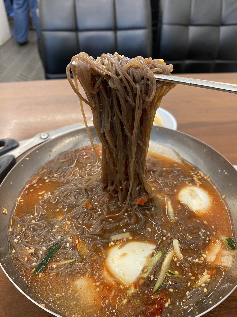 mateatup's tweet photo. 시원한 육수를 가득 부은 물비빔냉면이 좋아 https://t.co/gZFrFmv8wf