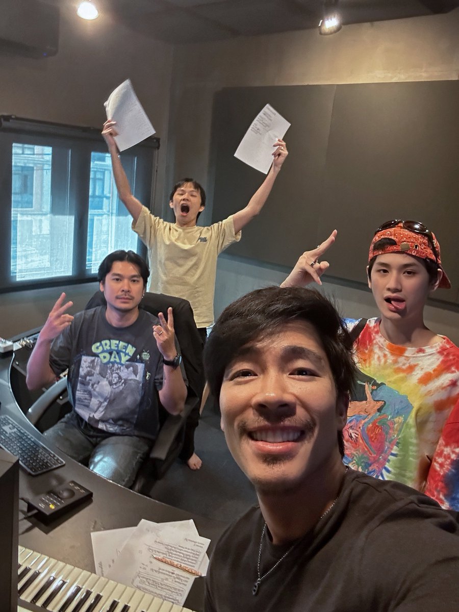 NATsakdatorn's tweet photo. พอโตขึ้น ได้เห็นอะไรต่างๆ มากขึ้น ทั้งกับตัวเองและคนรอบข้าง เรายิ่งรู้ซึ้งกว่าเดิมว่า ชีวิตคนเรามันมีเรื่องยากไม่น้อยเลยเนอะ มีสิ่งที่เราแต่ละคนอยากจะทำมันให้ได้ แต่โลกก็มักจะส่งบททดสอบมาท้าทายเราตลอด เลยไม่รู้ว่าไอ้สิ่งที่เราพยายามทุ่มเทอยู่ สุดท้ายมันจะเป็นไง ไม่รู้ว่าจะมีเรื่องดีๆ รอเราอยู่ตรงนั้นจริงมั้ย ยิ่งมองไปข้างหน้าไกลๆ ก็ยิ่งคิดเยอะ ยิ่งเกิดคำถาม ยิ่งสับสน และยิ่งไม่มั่นใจ

เราเลยอยากแต่งเพลงสักเพลงไว้เป็น reminder ให้ใครก็ตามที่ได้ฟัง ให้ลองวางอะไรต่างๆ ที่มันหนักเหล่านั้นลงก่อน ไม่ว่าจะเป็นความคิดกังวล ความคาดหวัง หรือความรู้สึกอะไรที่กำลังแบกไว้ เราไม่จำเป็นต้องรีบหาคำตอบให้กับคำถามต่างๆ ก็ได้ ไม่ต้องกดดันตัวเอง และไม่ต้องกดดันคนข้างๆ ลองเปลี่ยนจากมองไกลๆ มามองแค่ใกล้ๆ ดู

ค่อยเป็นค่อยไป ทั้งกับความรัก ความฝัน ชีวิต

“ทีละวัน” แค่นี้พอ

ยังไม่ต้องคิดข้ามไปอีกกี่เดือนกี่ปีข้างหน้า โฟกัสแค่ที่วันนี้ เอาแค่นี้เลย มีอะไรบ้างที่เราทำได้วันนี้ แล้วทำมันให้ดีที่สุด มีอะไรบ้างที่เรามีความสุขกับมันได้ตอนนี้ แล้วมีความสุขกับมันให้ดีที่สุด อยู่กับปัจจุบัน อนาคตจะเป็นไงก็ปล่อยให้เป็นเรื่องของอนาคตไป

ถ้าเราตั้งใจและใส่ใจทำทีละวันให้ดีสะสมไป มันก็น่าจะกลายเป็นช่วงเวลาที่มีความหมายและน่าจดจำ ต่อให้สุดท้ายปลายทางจะเป็นอย่างที่เราวาดไว้หรือไม่ก็ตาม

“one day at a time”

ขอบคุณโฟร์+ต้นหน โปรดิวเซอร์ทั้ง 2 คน เอนจอยทุกครั้งที่ได้นั่งทำ songwriting session ด้วยกัน ขอบคุณที่ช่วยกันปั้นเพลงนี้ออกมาครับ รักเพลงนี้มาก

ขอบคุณทุกคนที่เข้ามาฟัง และขอบคุณทุกคนที่ช่วยกันส่งต่อเพลงนี้ออกไปด้วยครับ 🫶

#ทีละวัน

🎧 https://t.co/wPW200UcnA