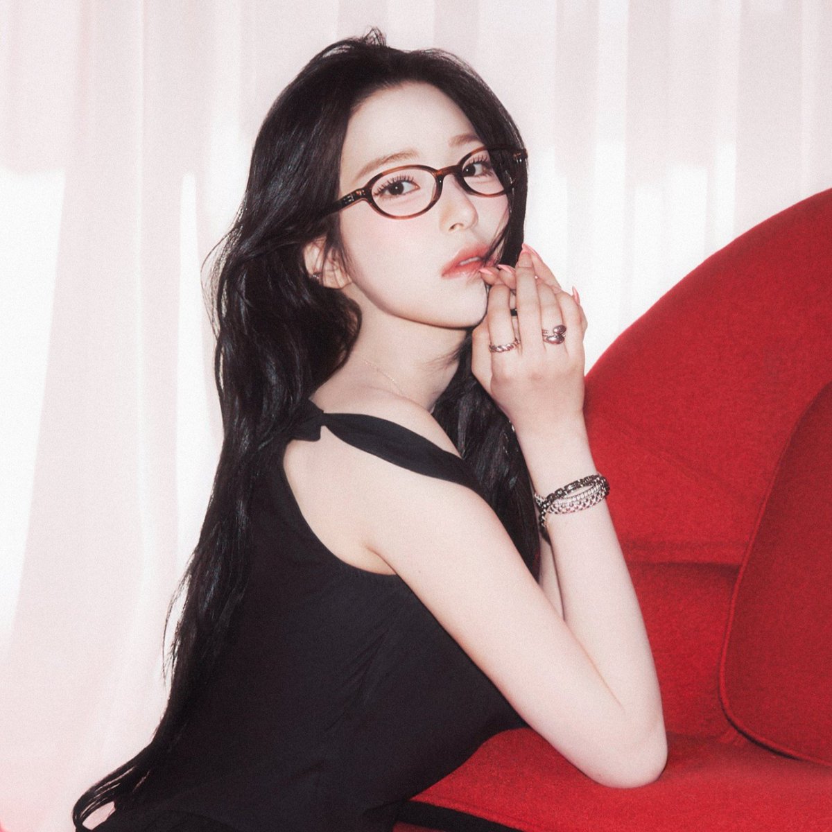 fromisbase's tweet photo. Jiheon on the fromis_9's comeback in Fromm:

"When will the July comeback date be announced? I guess it should be out soon." https://t.co/iZDHBlbxaF