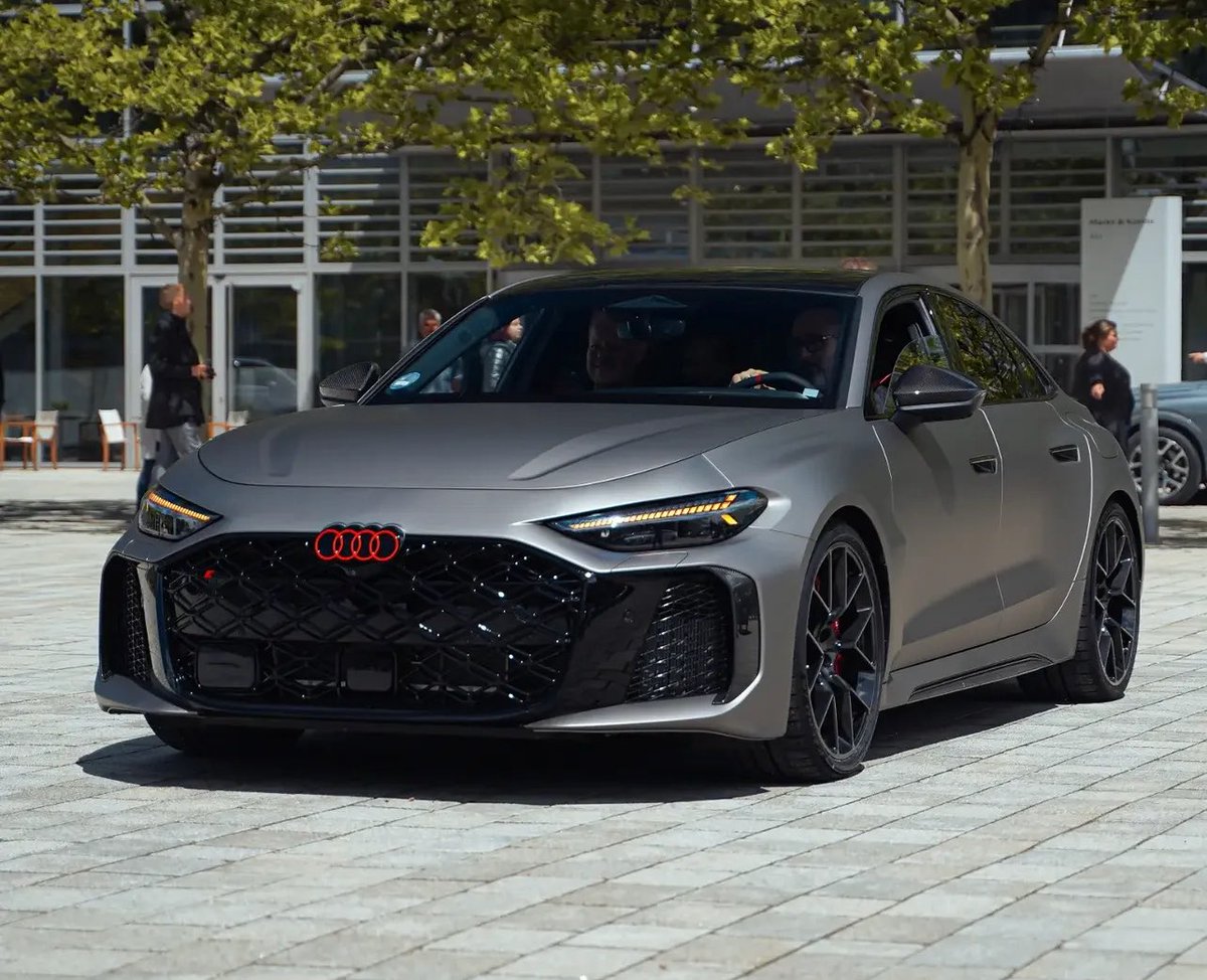 proxy63s's tweet photo. Audi sport sedan are built different https://t.co/YqKDlqPniN