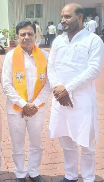 SantosMeena2's tweet photo. जनसेवा,सादगी और समर्पण को अपने जीवन का मूल मंत्र बनाकर मध्य प्रदेश के विकास को नई दिशा देने वाले,कर्मठ एवं लोकप्रिय उप मुख्यमंत्री श्री @JagdishDevdaBJP जी को जन्मदिवस की हार्दिक बधाई एवं शुभकामनाएँ। https://t.co/MTdfozRBjY
