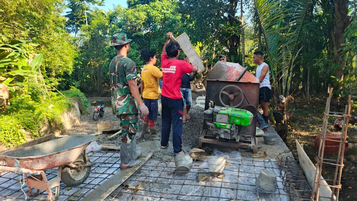 korem142's tweet photo. Pengecoran Lantai Jembatan Perintis Garuda di Desa Pasiang Dimulai, Akses Warga Segera Lebih Mudah https://t.co/SMa9jye6KJ