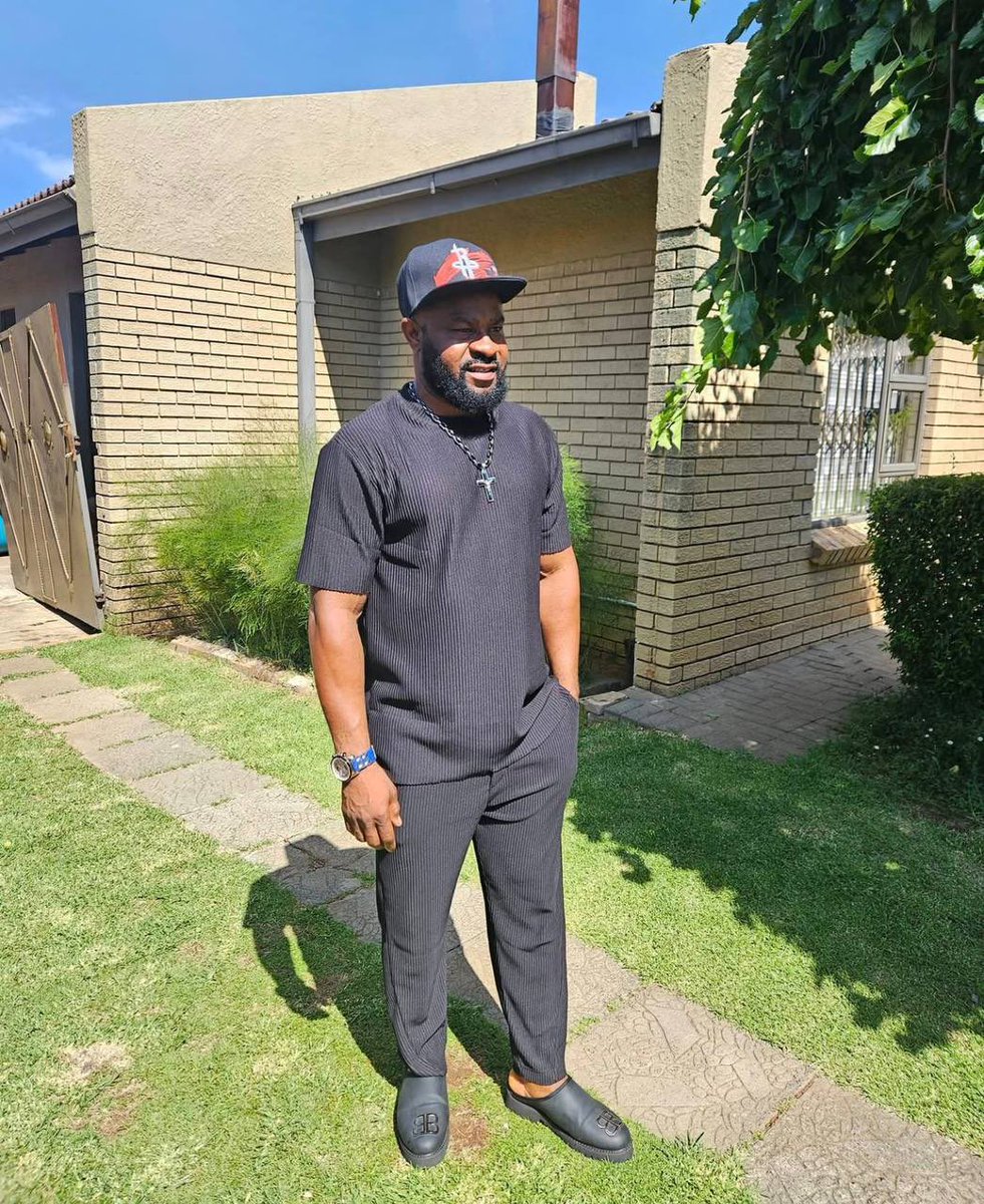 AdvoBarryRoux's tweet photo. Deputy Mayor of Mangaung in Bloemfontein Lulama Titi-Odili hired BOLLE PRIVATE SECURITY at their house at the cost of Mangaung to guard them 24/7, Her Nigerian husband Phil Odili was arrested for hiding foreigners in their guest house called tripleD where they manufacture drugs! https://t.co/EWXSpwrODE