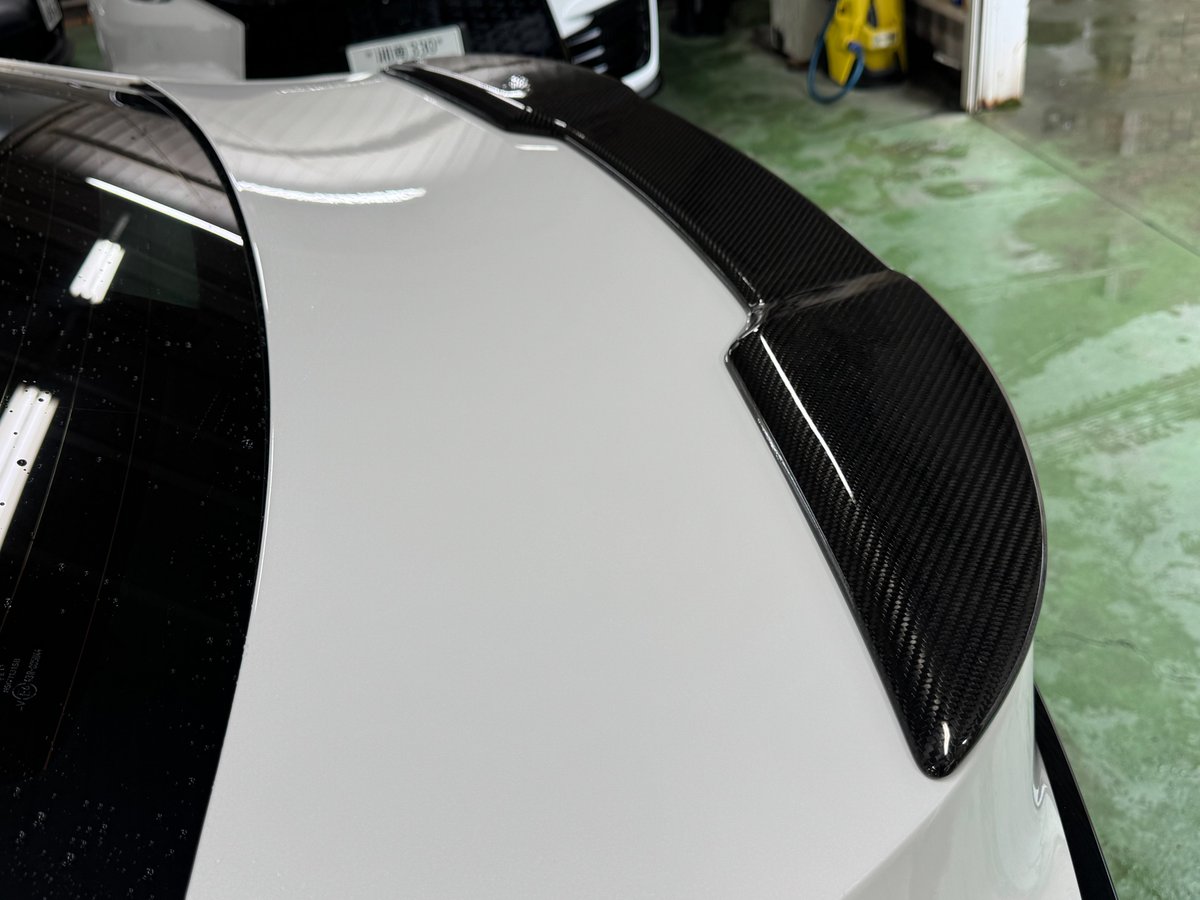 LEMS_JP's tweet photo. 【H様 IS500 CE】
ドライカーボントランクスポイラーカバーを取付✨
オートクレーブ成形によるドライカーボンが、
リヤビューをよりスポーティかつ上質な印象へ🔥
いつも遠方よりご来店いただき、
誠にありがとうございます🙇♂️
#LEMS #IS500CE #ドライカーボン #トランクスポイラ https://t.co/f6CwbB7OnI