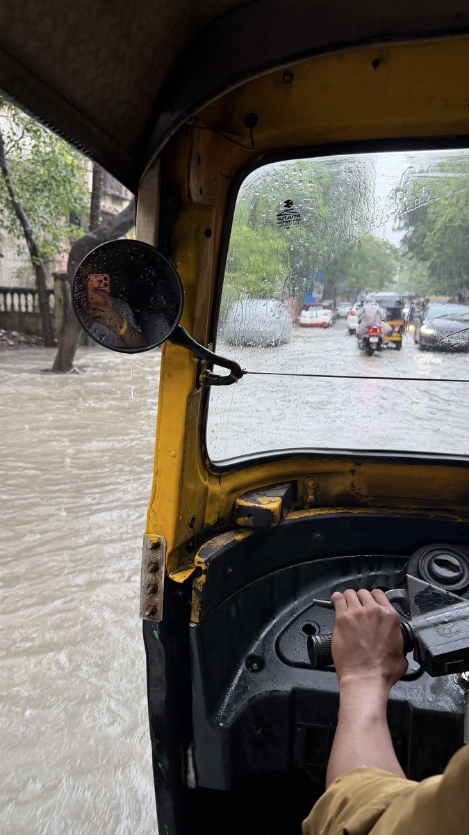_aryan2207_'s tweet photo. @mybmc @mybmcWardS 
Vikhroli is facing severe water logging due to rains. Roads are submerged and traffic is at a standstill and daily the commuters are struggling. Please clear the water and ensure proper drainage at the earliest.
@mumbaimatterz https://t.co/lqMCkFMhE3