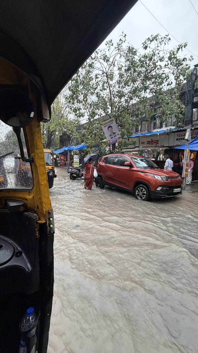 _aryan2207_'s tweet photo. @mybmc @mybmcWardS 
Vikhroli is facing severe water logging due to rains. Roads are submerged and traffic is at a standstill and daily the commuters are struggling. Please clear the water and ensure proper drainage at the earliest.
@mumbaimatterz https://t.co/lqMCkFMhE3