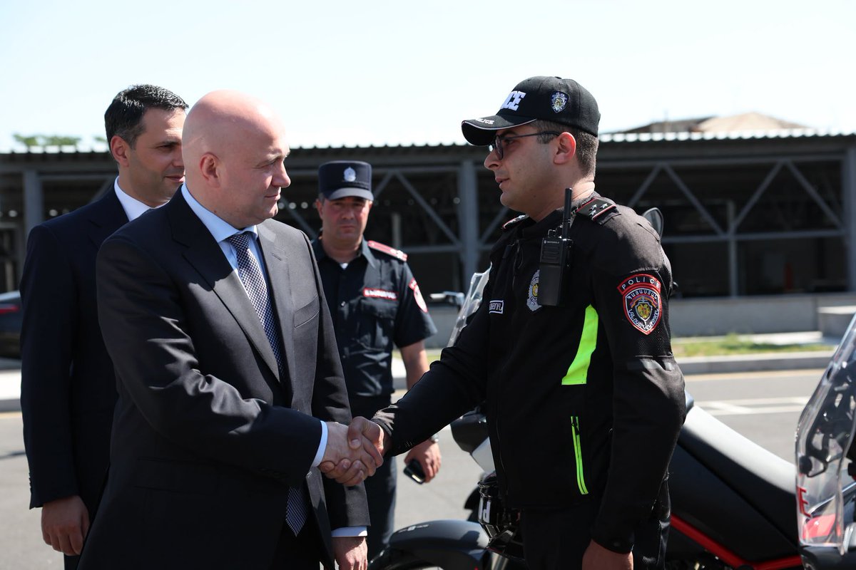 MIAofGeorgia's tweet photo. Minister of Internal Affairs of 🇬🇪 Visited Units of the Ministry of Internal Affairs of the Republic of 🇦🇲. Delegation explored police infrastructure and specialized equipment, got acquainted with capabilities and main activities of the respective units.

https://t.co/2rAhq87GOw https://t.co/WZfUKt6Y9I