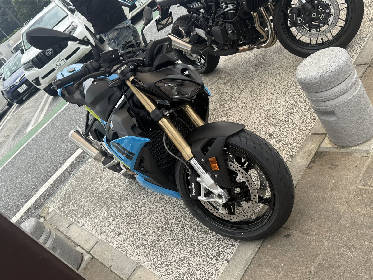 LittleG83465257's tweet photo. S1000R 2025モデル、本日納車しましたー🙌

さっそく上野村まで往復300キロ慣らし走行！からのゲリラ豪雨の洗礼付き☂️

四年フルローン😭がんばるぞー💪 https://t.co/tLF9I2H506