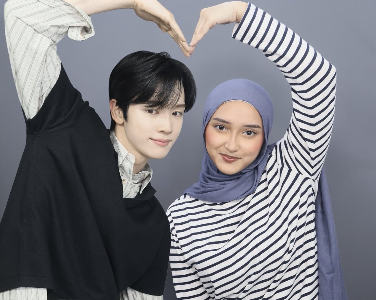 ferrantonrres's tweet photo. paham gak bedanya translucent (kiri) vs twc (kanan)? lebih HD kanan kan hihi https://t.co/mpvgD6Ly0T