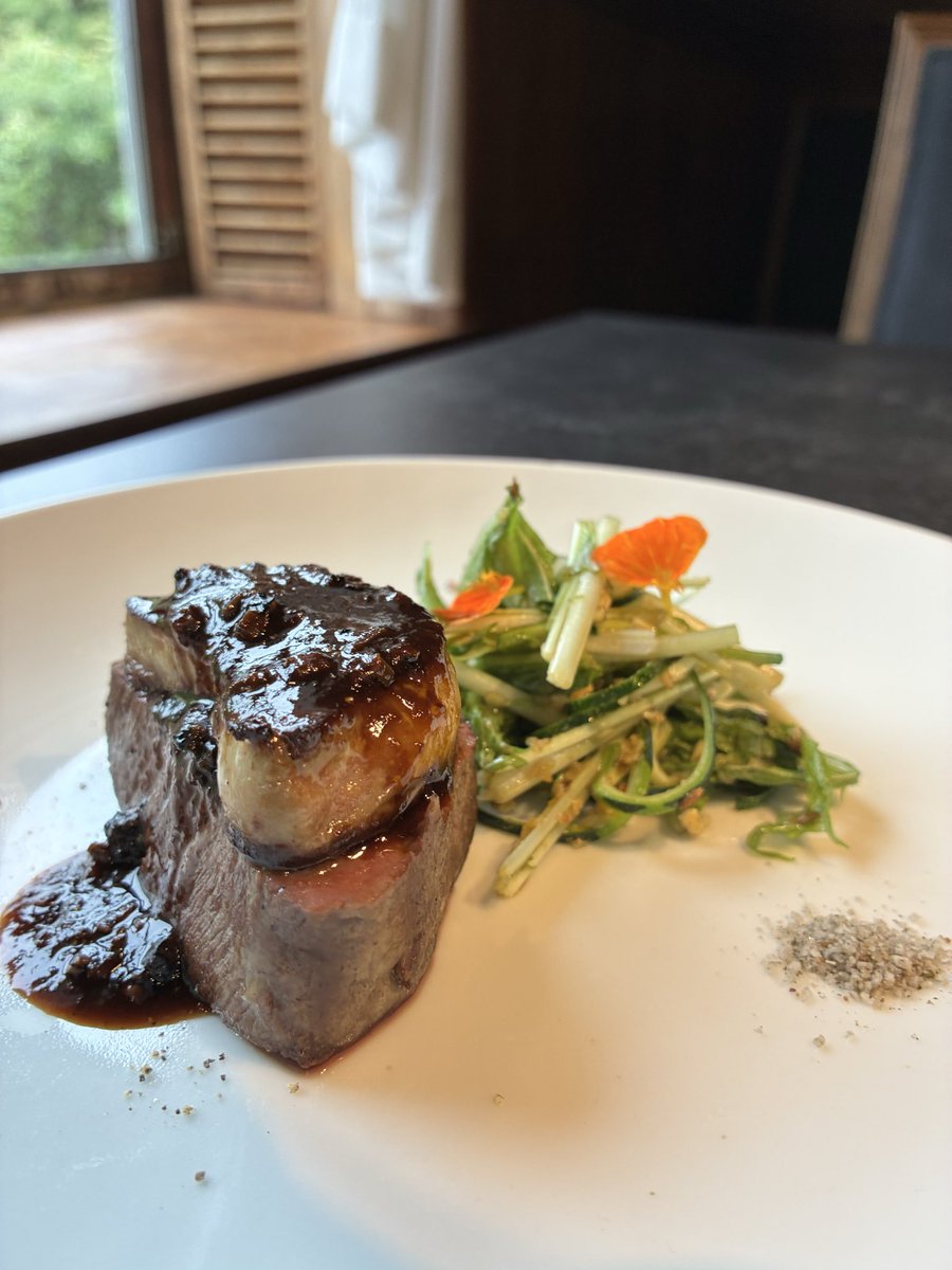 kaigarateirg's tweet photo. ～ 平日限定アラカルト　ロッシーニ　(ランチ・ディナー) ～
●アミューズ、ロッシーニ、パン●
おひとり様 6,800円 (税込)

▼詳細はこちら
https://t.co/EgFCl4IWKn https://t.co/V27GWsZ1RY